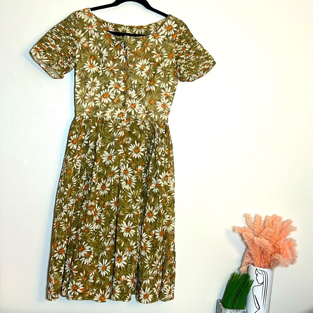 Vintage Leslie Fay Sunflower Daisy Short Sleeve Button Front Knee Length Dress